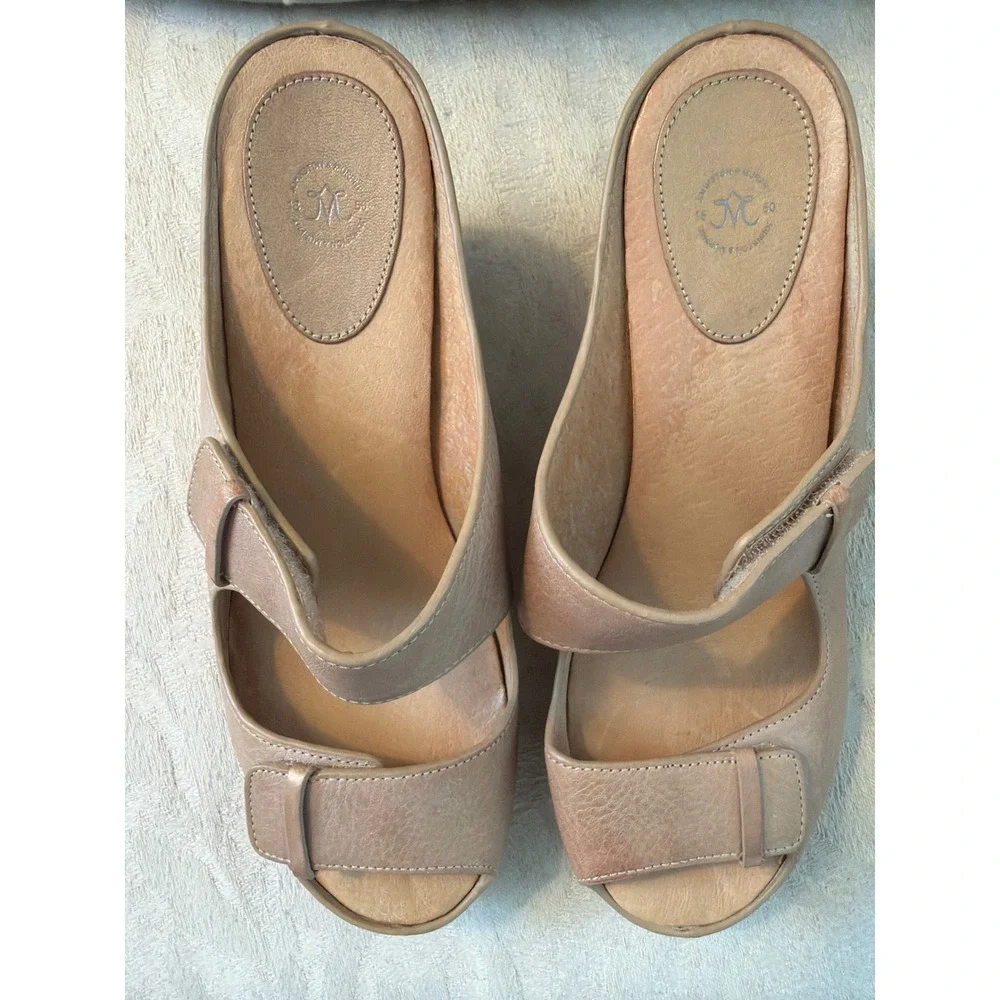 JOHNSTON & MURPHY. TRICIA GOLD WEDGE SLIDE SIZE 7
